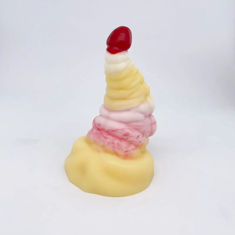 Tenton Strawberry Layer Cake small soft (OO30)